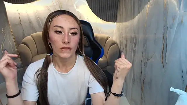 katalina r  online show from 9, 4, 2026