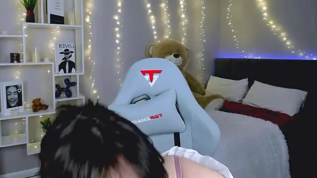 Snapshot of KikaOsterman chatting on 1, 2, 2026 KikaOsterman online show from 1, 2, 2026