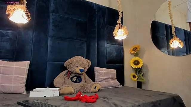 Laura Miller1 online show from 10, 4, 2026