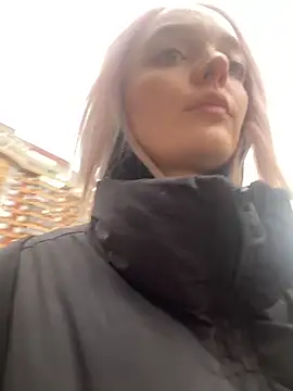 aka Blonde online show from 28, 3, 2026