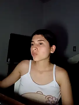 Snapshot of honeyhotgirl19 chatting on 1, 3, 2026 honeyhotgirl19 online show from 1, 3, 2026