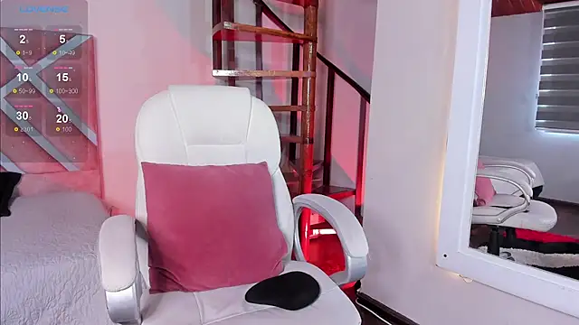 Lara reynolds  online show from 23, 3, 2026