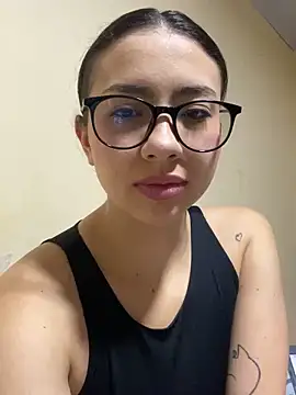 Snapshot of Shayla--broos chatting on 6, 2, 2026 Shayla--broos online show from 6, 2, 2026