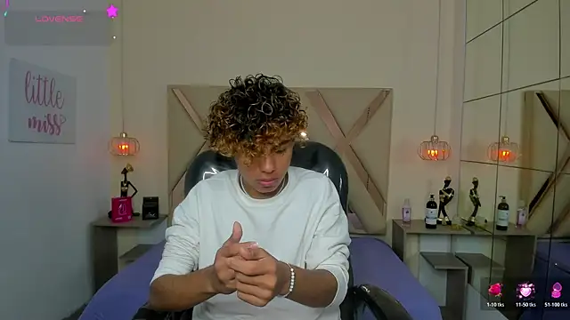 Snapshot of Anyelo_Twink chatting on 10, 6, 2026 Anyelo Twink online show from 10, 6, 2026