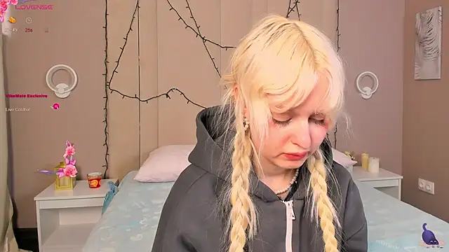 AdeleSilvy online show from 11, 4, 2026