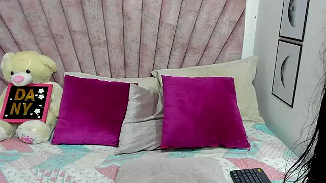 Snapshot of danibellucii_ chatting on 25, 2, 2026 danibellucii online show from 25, 2, 2026