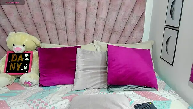 danibellucii  online show from 7, 3, 2026