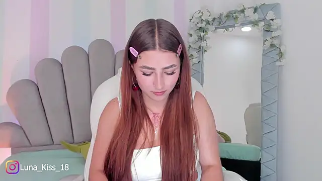 Luna kiss 18 online show from 17, 1, 2026