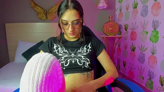 emma hiltonn  online show from 11, 3, 2026