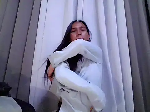 LOVELYMAYUMIE online show from 23, 3, 2026