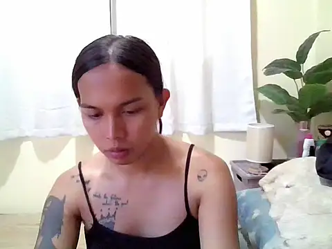 LOVELYMAYUMIE online show from 8, 4, 2026