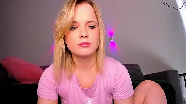 Snapshot of JessicaBeverly_ chatting on 9, 5, 2026 JessicaBeverly online show from 9, 5, 2026