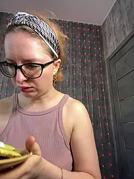 coy girl  online show from 2, 4, 2026