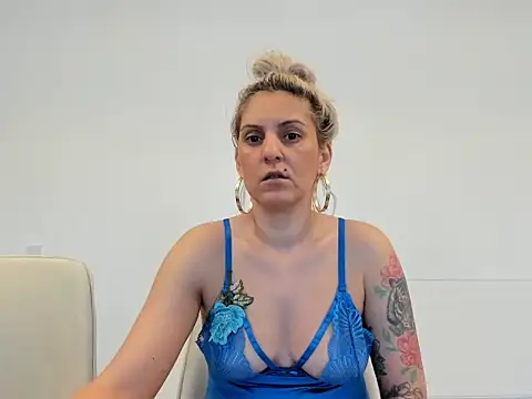 EvelynEvyyy online show from 24, 2, 2026