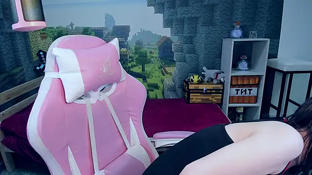 KiraDuvall online show from 7, 3, 2026