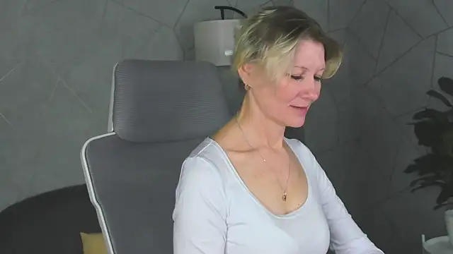 Julie Lucas online show from 16, 3, 2026