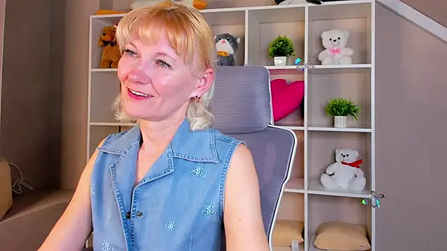 Julie Lucas online show from 7, 4, 2026