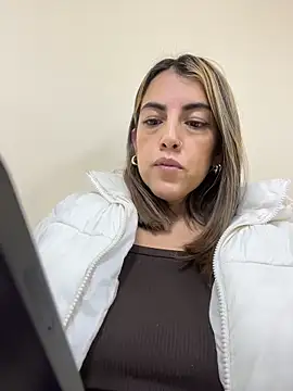 Snapshot of Paulinaa_bella chatting on 4, 3, 2026 Paulinaa bella online show from 4, 3, 2026