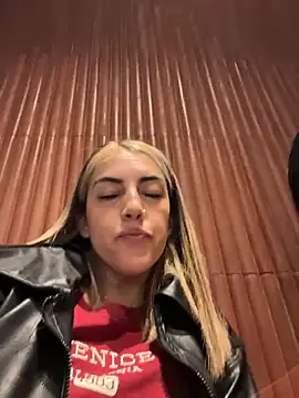 Snapshot of Paulinaa_bella chatting on 10, 4, 2026 Paulinaa bella online show from 10, 4, 2026