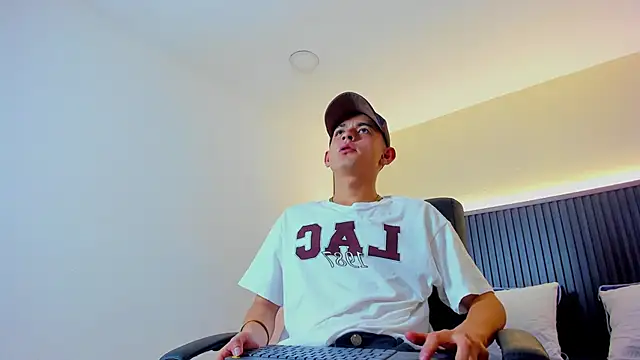 James cute18 online show from 15, 1, 2026