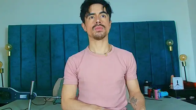 Ethan Briggs  online show from 29, 3, 2026