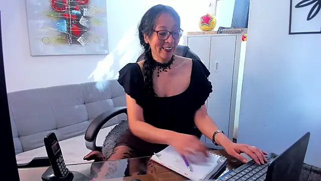 Snapshot of loretta_fraser chatting on 11, 6, 2026 loretta fraser online show from 11, 6, 2026