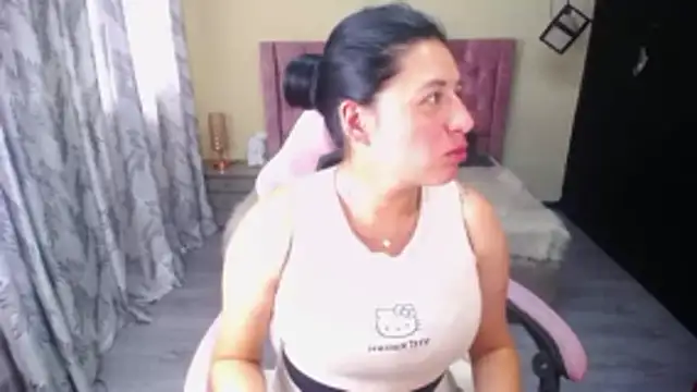 Snapshot of keileen_luna chatting on 21, 4, 2026 keileen luna online show from 21, 4, 2026