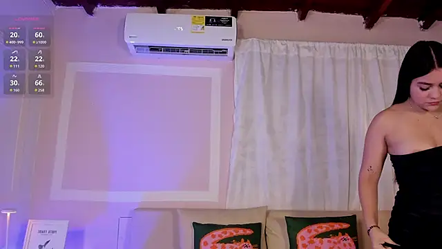Snapshot of liaamoon_ chatting on 1, 5, 2026 liaamoon online show from 1, 5, 2026