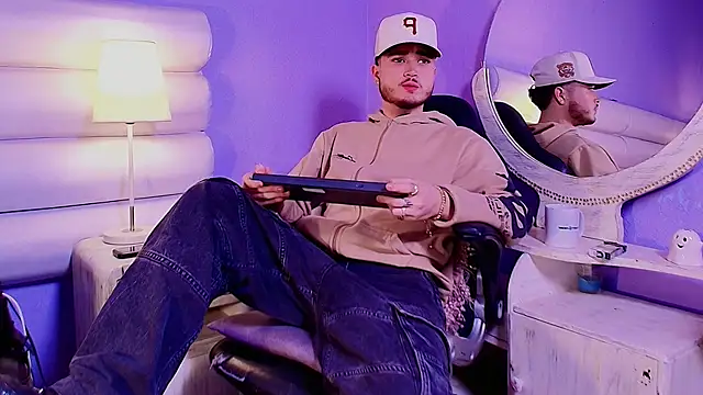 Snapshot of Salvattore_Muller chatting on 4, 2, 2026 Salvattore Muller online show from 4, 2, 2026