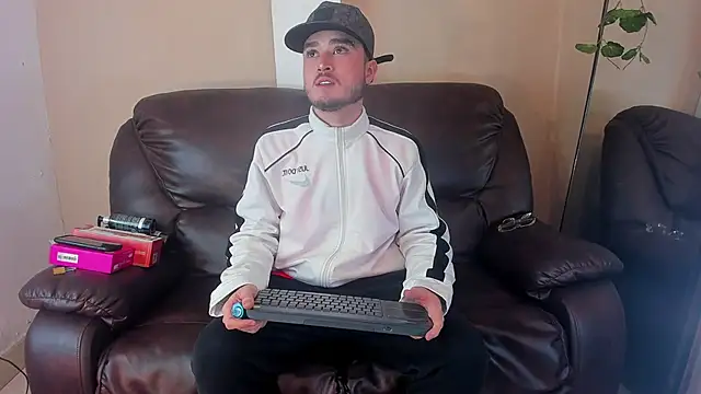 Snapshot of Salvattore_Muller chatting on 7, 5, 2026 Salvattore Muller online show from 7, 5, 2026