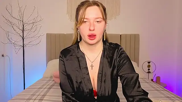 Snapshot of VladaHotxx chatting on 4, 3, 2026 VladaHotxx online show from 4, 3, 2026