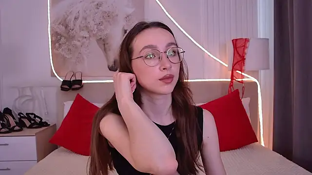 Snapshot of Emily_Simon chatting on 19, 5, 2026 Emily Simon online show from 19, 5, 2026