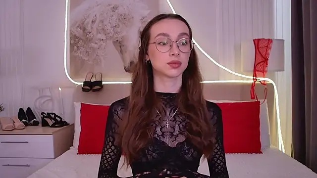 Snapshot of Emily_Simon chatting on 4, 6, 2026 Emily Simon online show from 4, 6, 2026