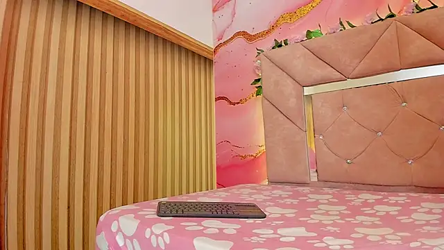 sweet  luna   online show from 11, 4, 2026