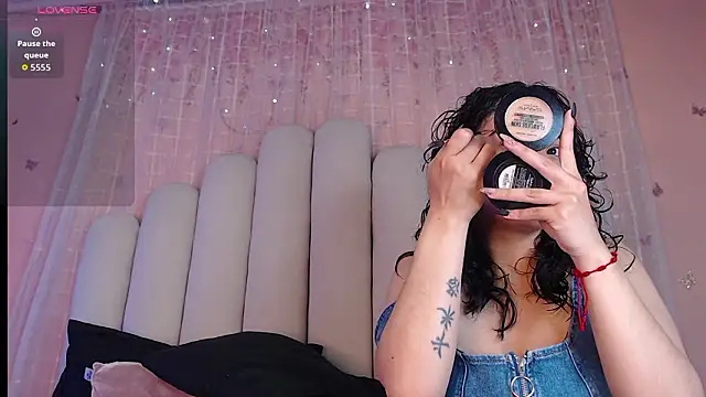 Snapshot of RoseConor_ chatting on 11, 2, 2026 RoseConor online show from 11, 2, 2026