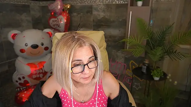 Snapshot of MiaRossy chatting on 17, 2, 2026 MiaRossy online show from 17, 2, 2026