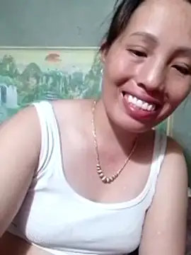 Snapshot of Gummiesu chatting on 7, 5, 2026 Gummiesu online show from 7, 5, 2026