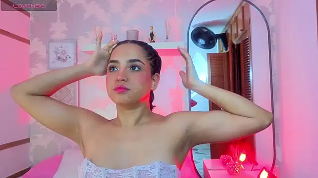 Snapshot of Emma_Thompssonn chatting on 18, 4, 2026 Emma Thompssonn online show from 18, 4, 2026