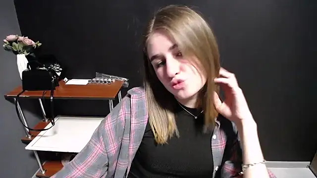 Sunny siren online show from 16, 3, 2026