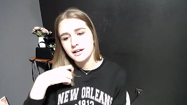 Sunny siren online show from 2, 4, 2026