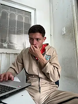 Snapshot of santiObrero chatting on 7, 7, 2026 santiObrero online show from 7, 7, 2026