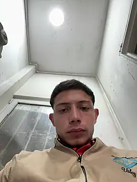 Snapshot of santiObrero chatting on 9, 7, 2026 santiObrero online show from 9, 7, 2026