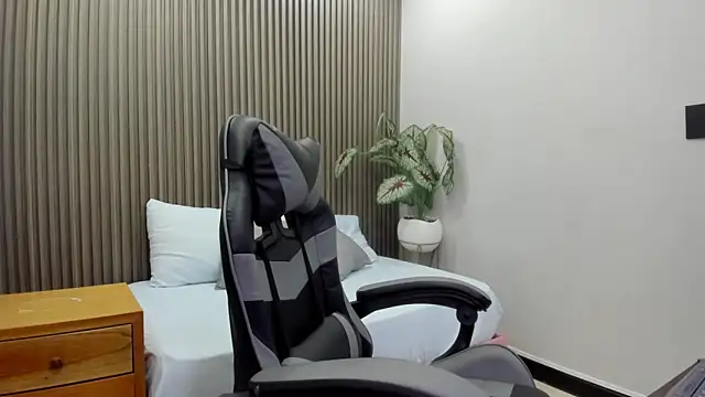 Snapshot of mila_pinkett chatting on 25, 2, 2026 mila pinkett online show from 25, 2, 2026