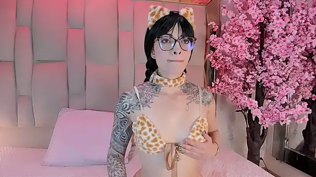 JuneCollins online show from 30, 3, 2026