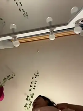 Nailealipsglossy online show from 5, 3, 2026