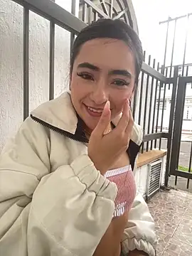 AuroraJohns Pink online show from 4, 3, 2026