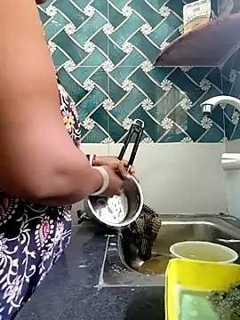 Hot-Tinaa online show from 23, 4, 2026