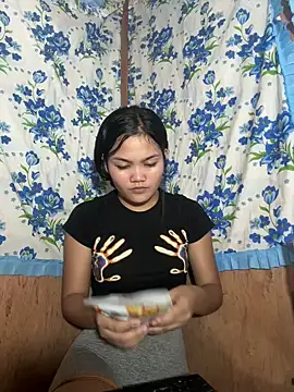 PinaySkinnyJust18 online show from 18, 5, 2026