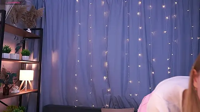 LanaRoxxy online show from 15, 4, 2026