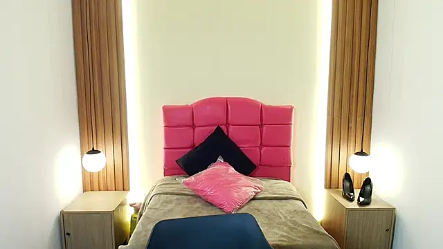 IvonneRoss  online show from 7, 2, 2026